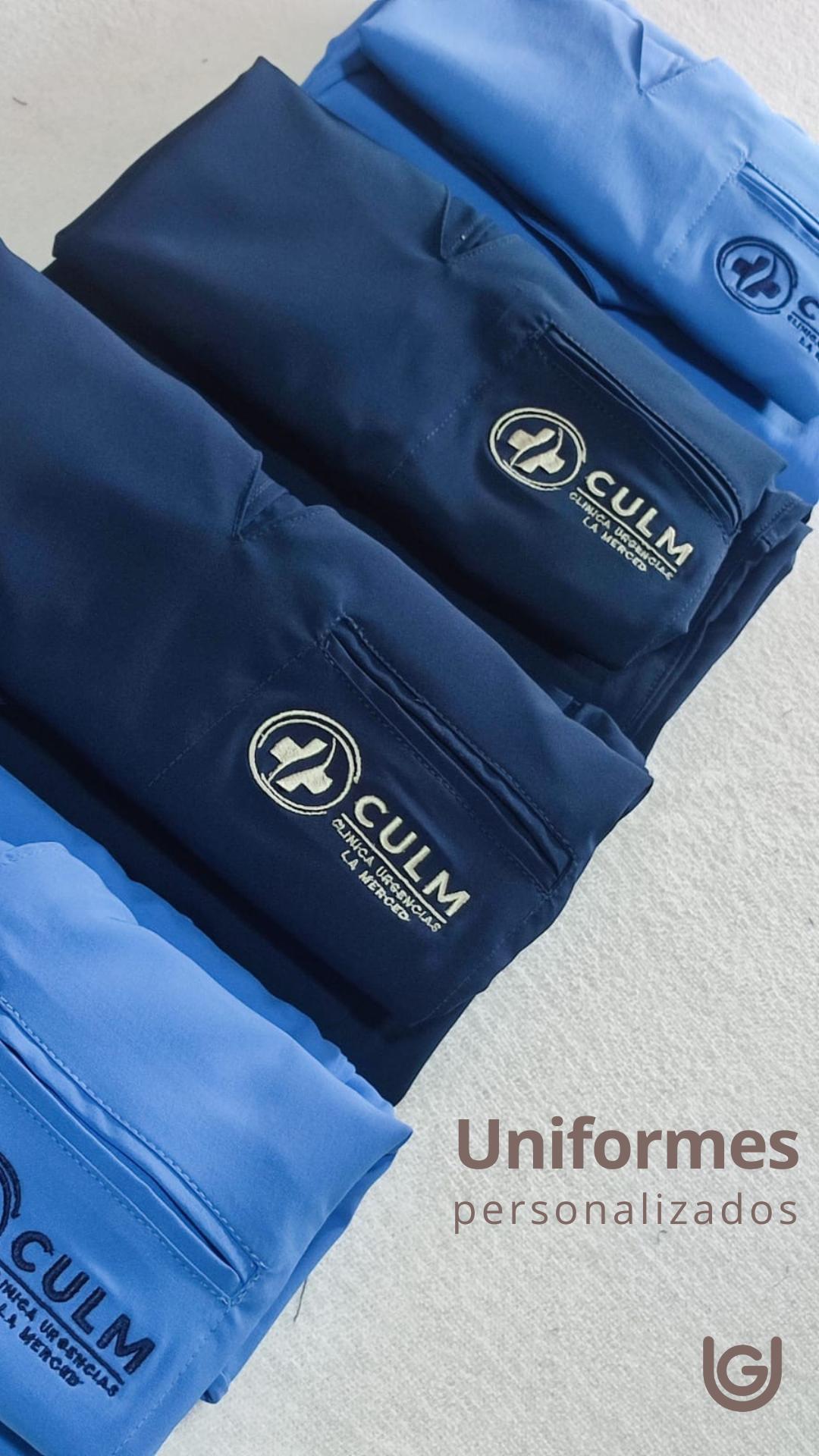 Bordado en Uniformes Azules