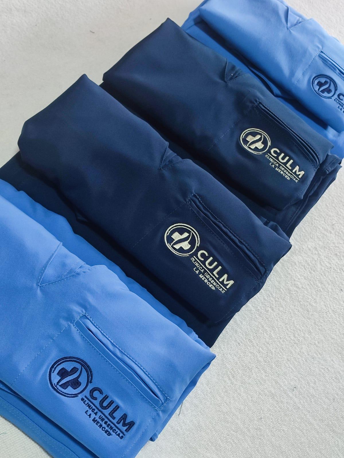 Bordado en Uniformes Azules